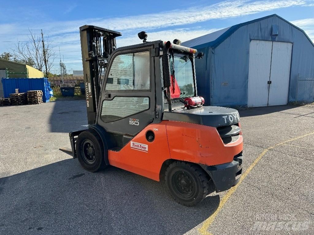 Toyota 40-8FD45N Tehnika ar dīzeļa dzinēju