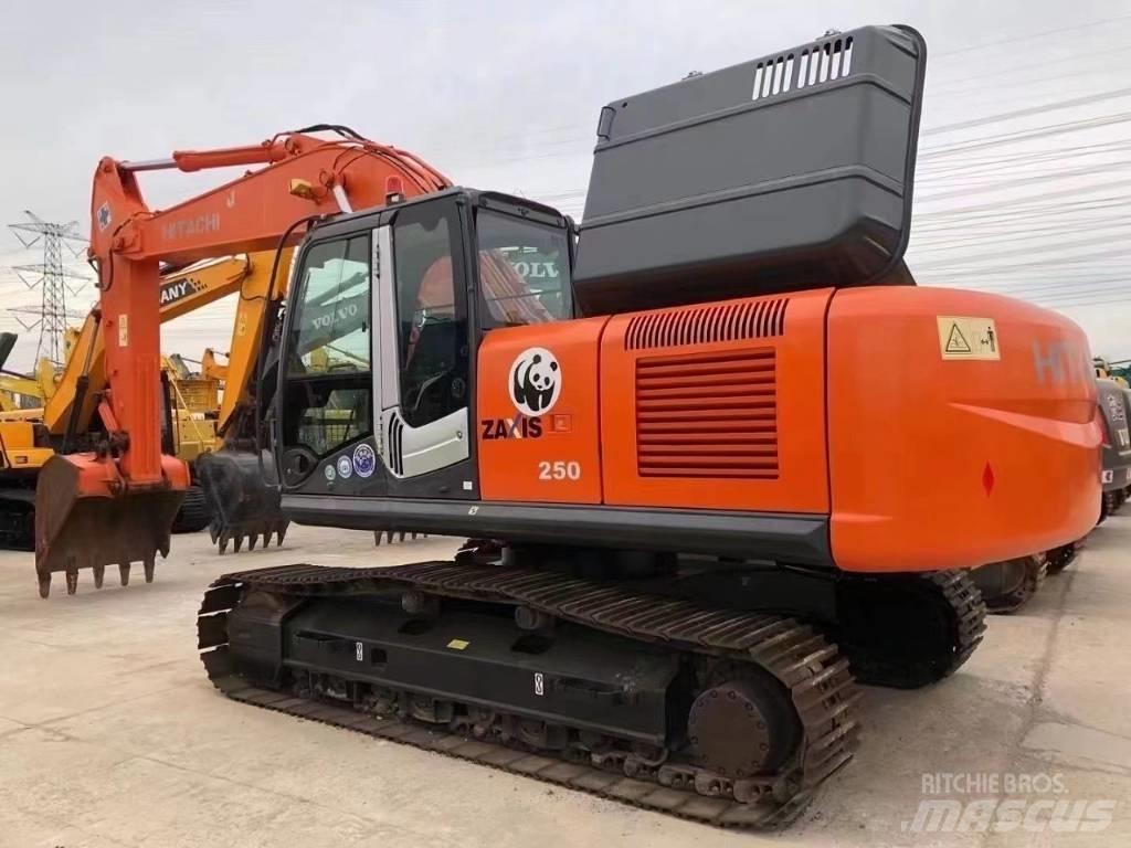 Hitachi ZX 250 Kāpurķēžu ekskavatori