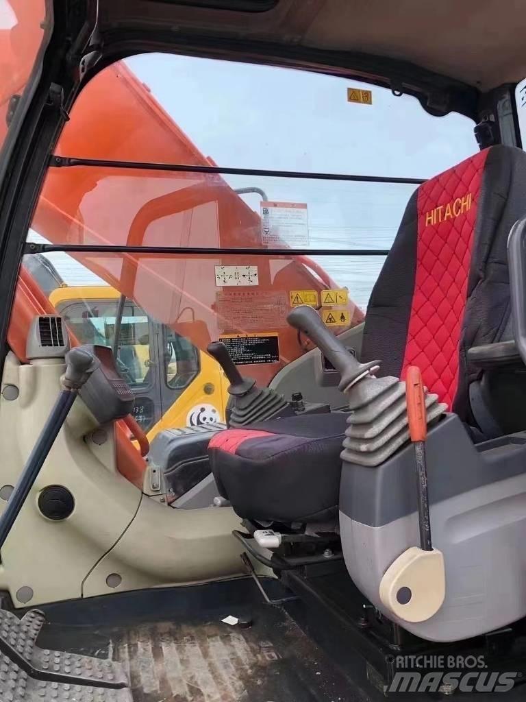 Hitachi ZX 250 Kāpurķēžu ekskavatori