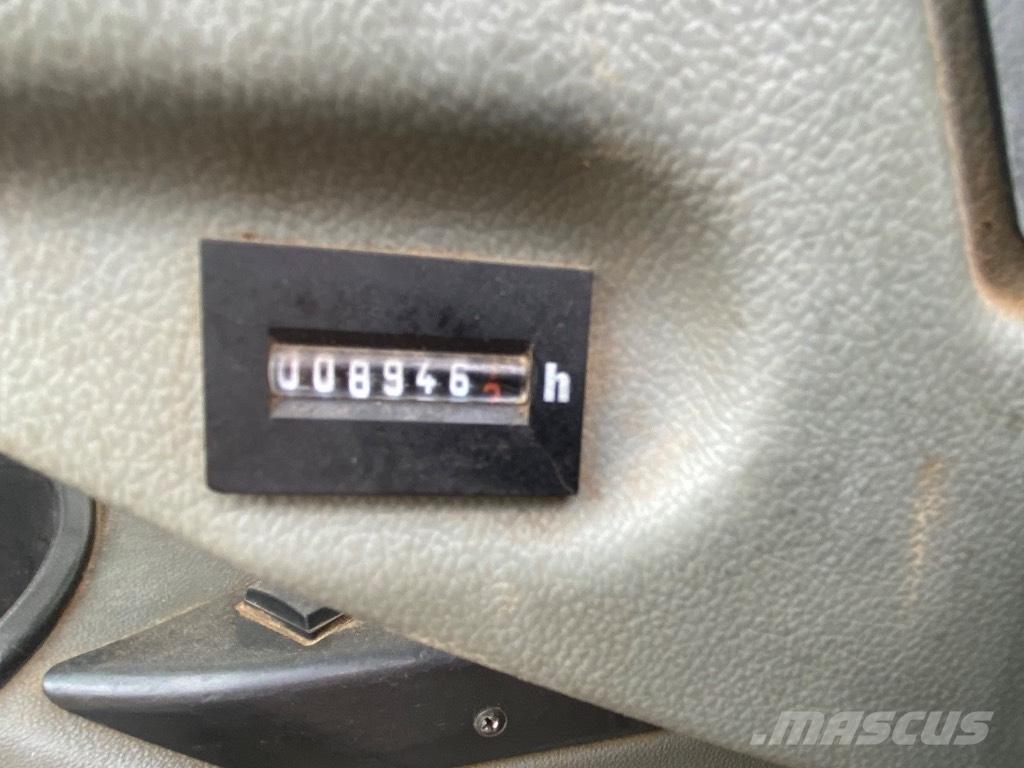 Liebherr R 922 Kāpurķēžu ekskavatori