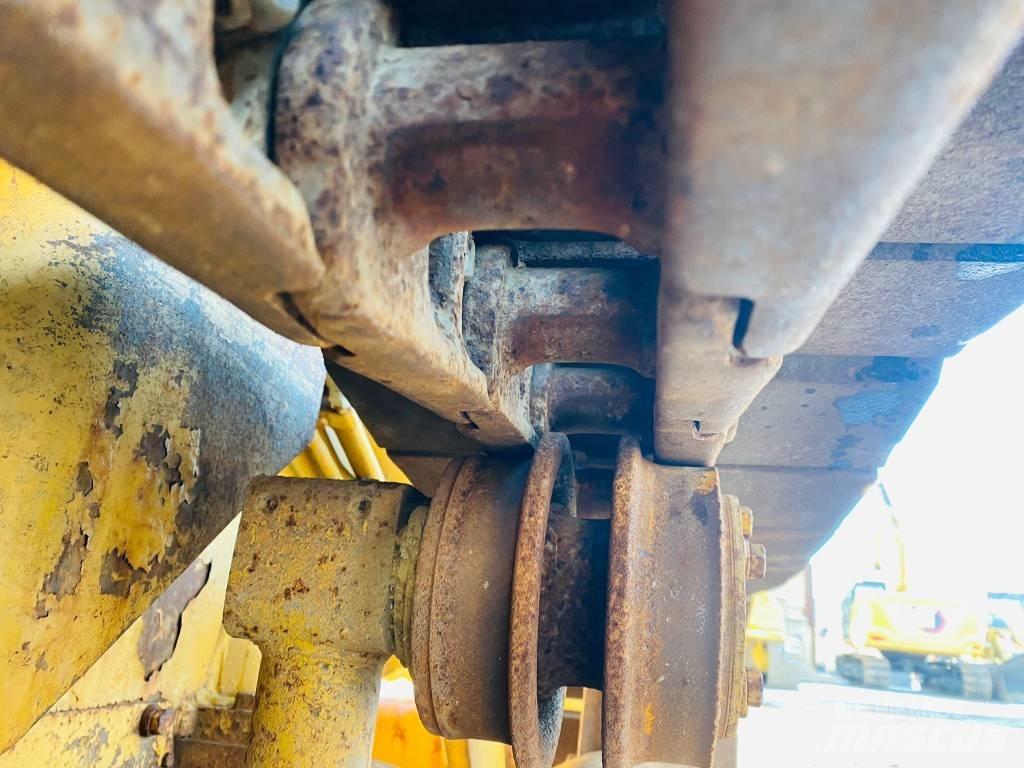 CAT 931 B Kāpurķēžu iekrāvēji