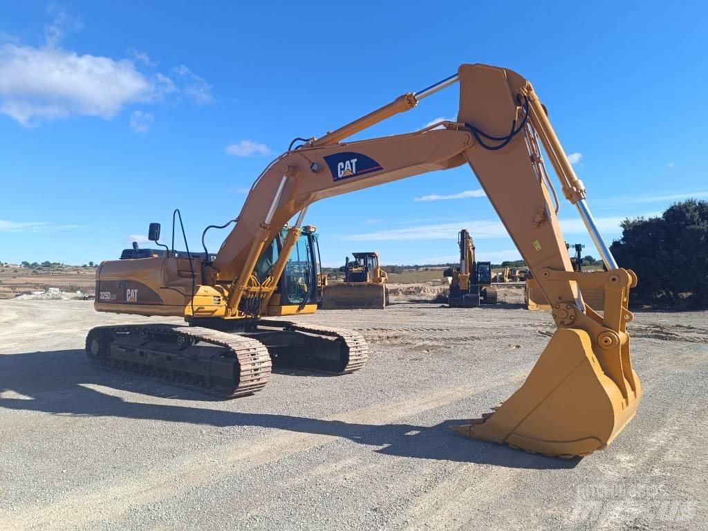 CAT 325 D Kāpurķēžu ekskavatori