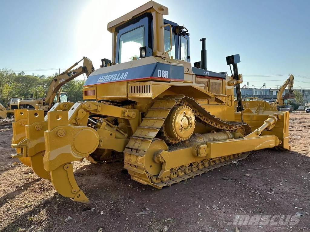 CAT D8R Kāpurķēžu buldozeri