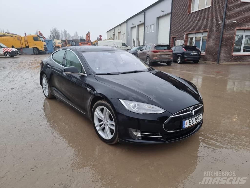 Tesla Model S P85 Automašīnas