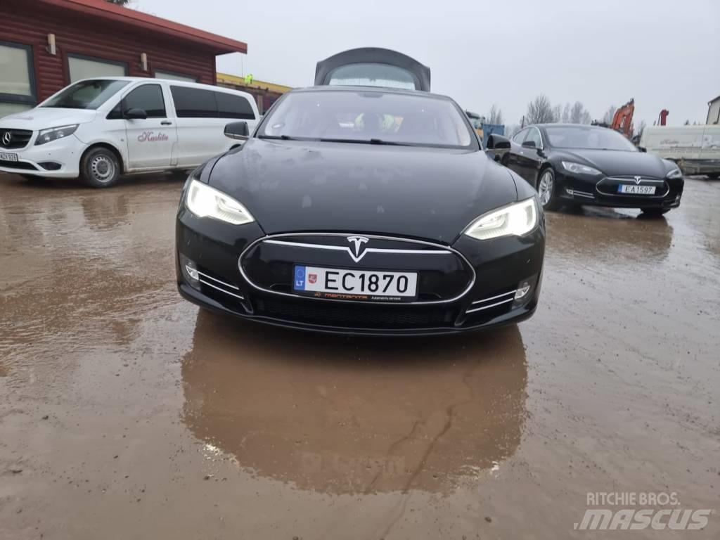 Tesla Model S P85 Automašīnas