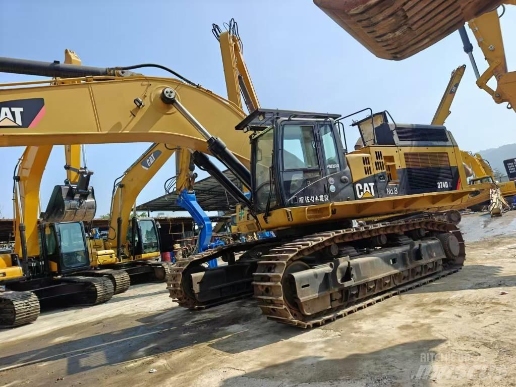 CAT 374 Kāpurķēžu ekskavatori