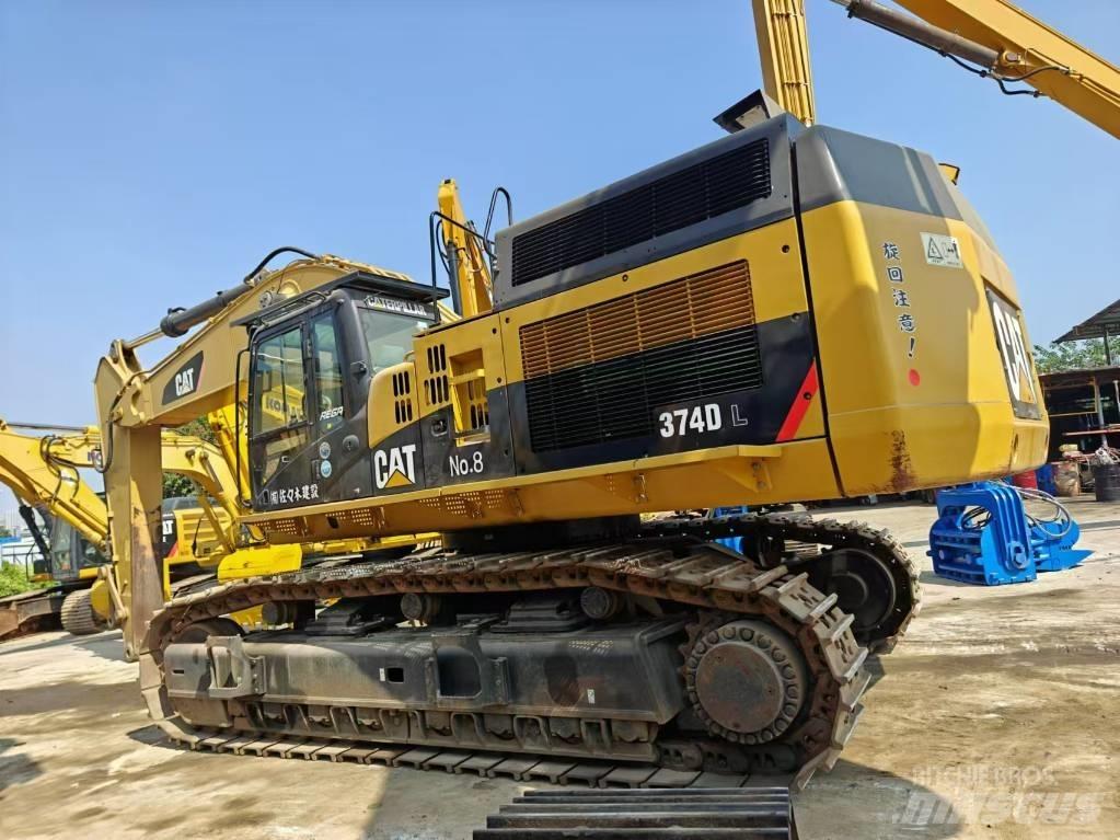 CAT 374 Kāpurķēžu ekskavatori