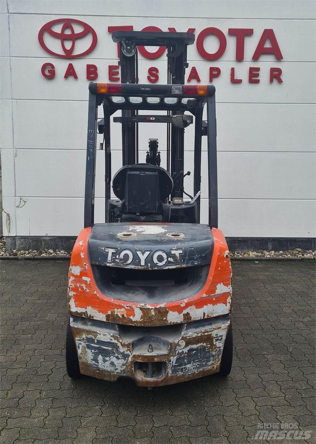 Toyota 02-8FDF30 Tehnika ar dīzeļa dzinēju