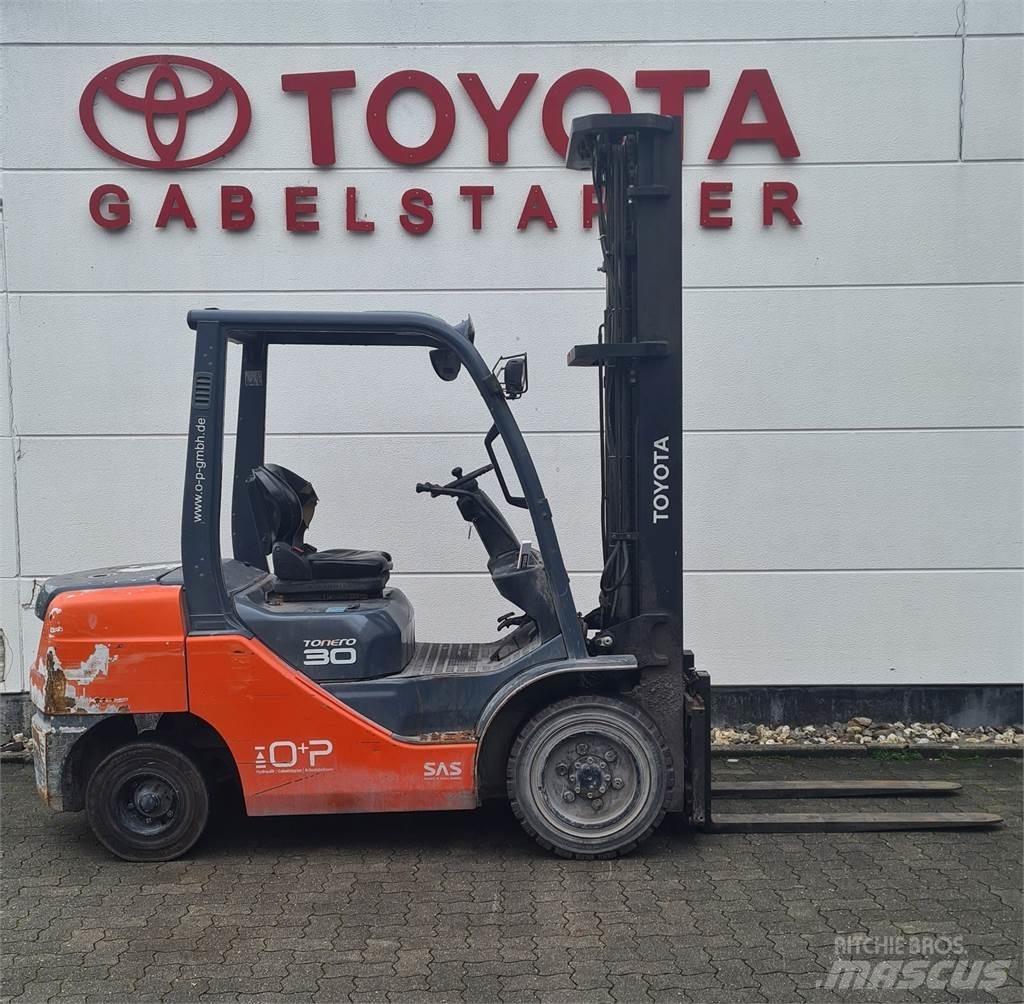 Toyota 02-8FDF30 Tehnika ar dīzeļa dzinēju