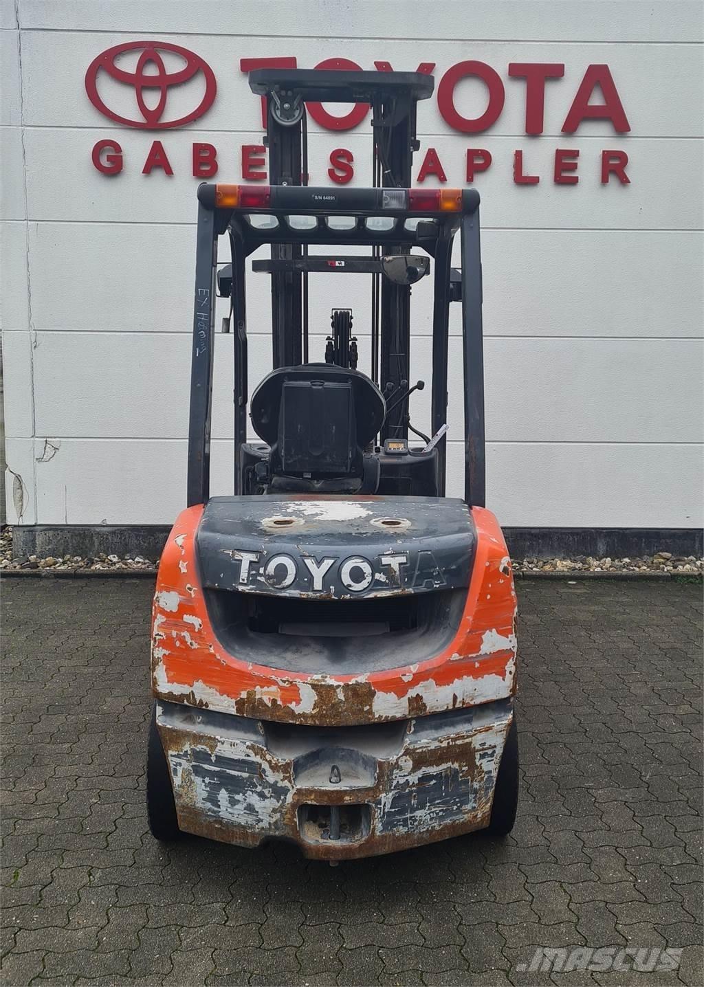 Toyota 02-8FDF30 Tehnika ar dīzeļa dzinēju