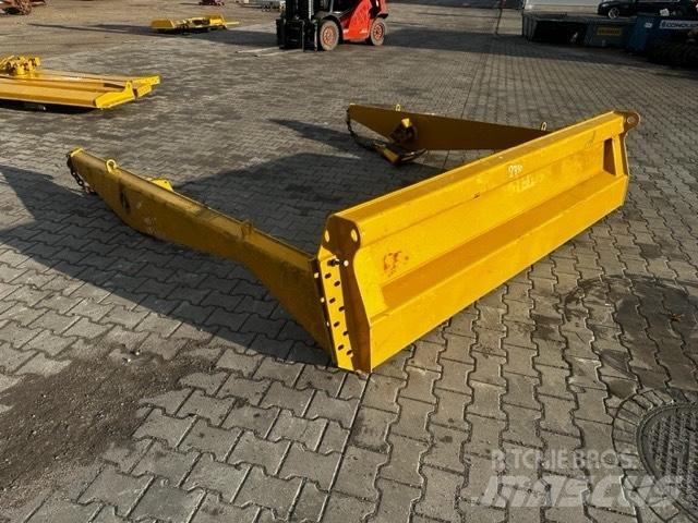 CAT 725 TAIL GATE Artikulētie pašizgāzēji