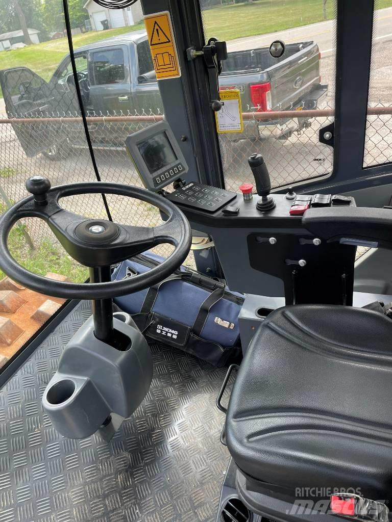 XCMG CV 83 PDU Vienvalča grunts veltņi