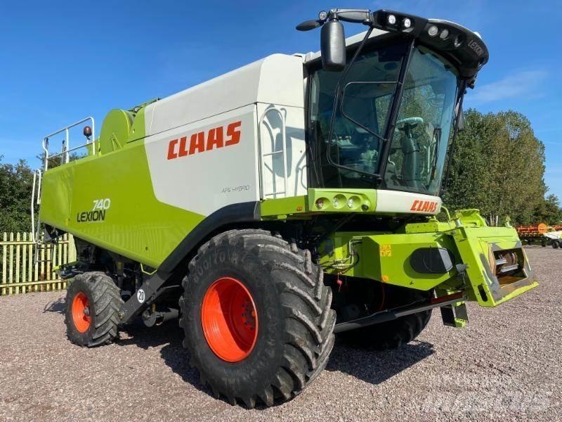 CLAAS LEXION 740 Ražas novākšanas kombaini