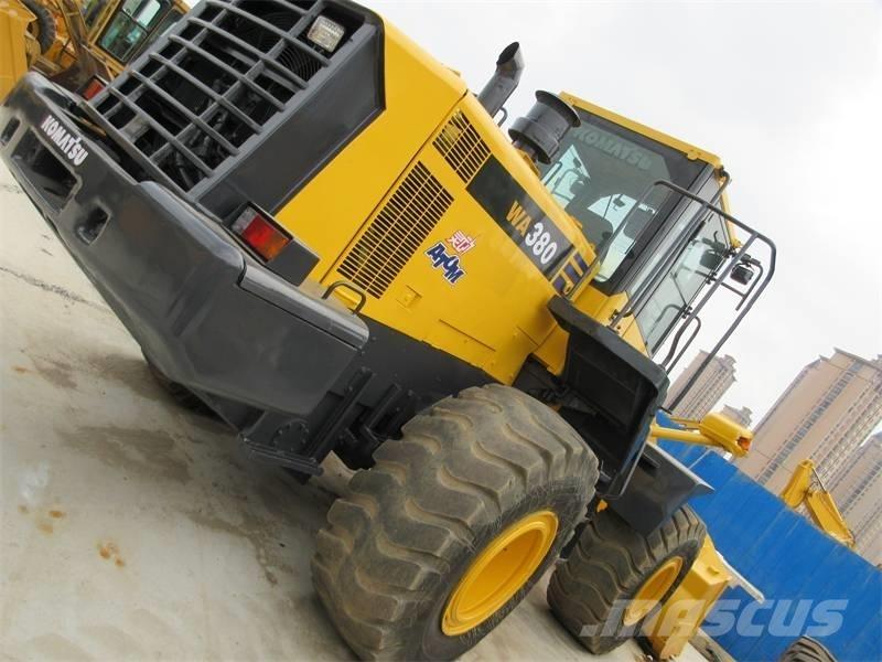 Komatsu WA 380 Iekrāvēji uz riteņiem