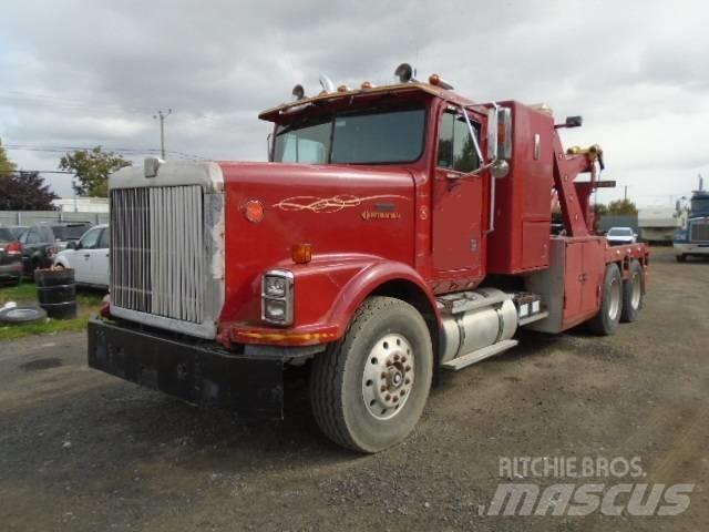 International 9300 Evakuators ar manipulatoru