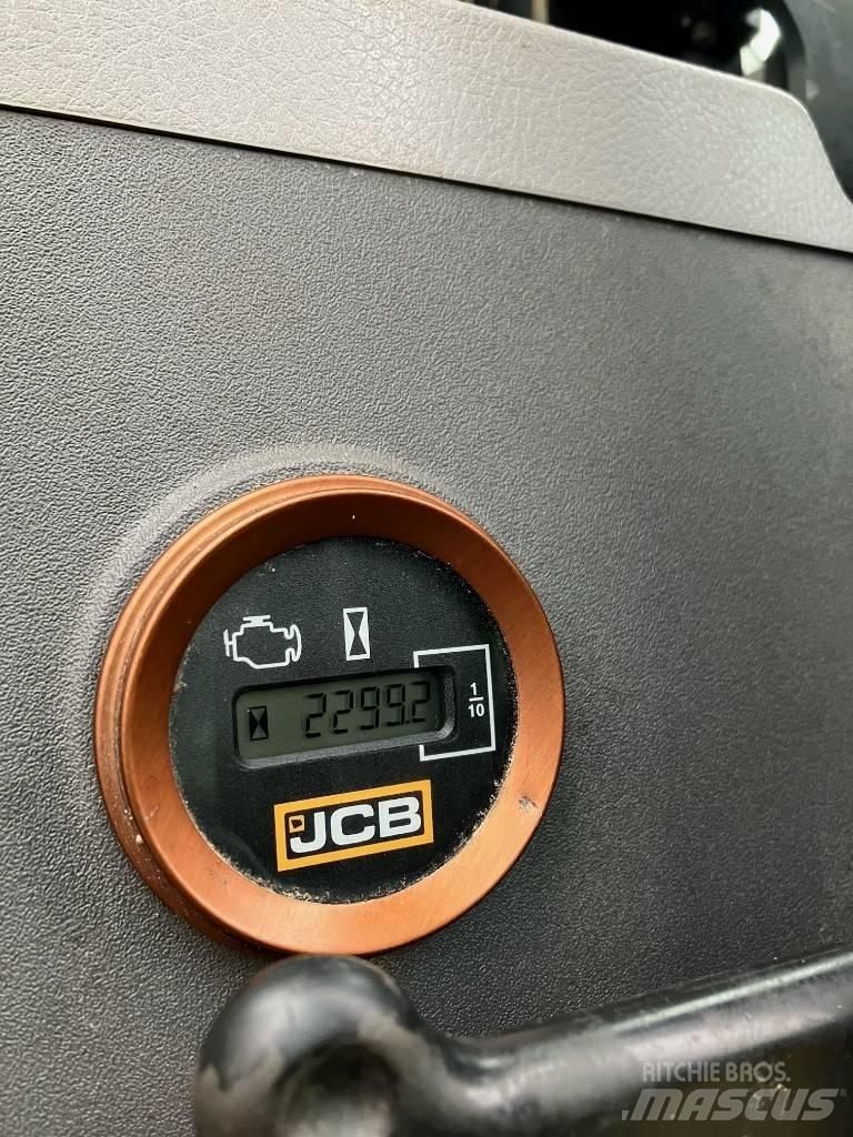 JCB 220X LC Kāpurķēžu ekskavatori