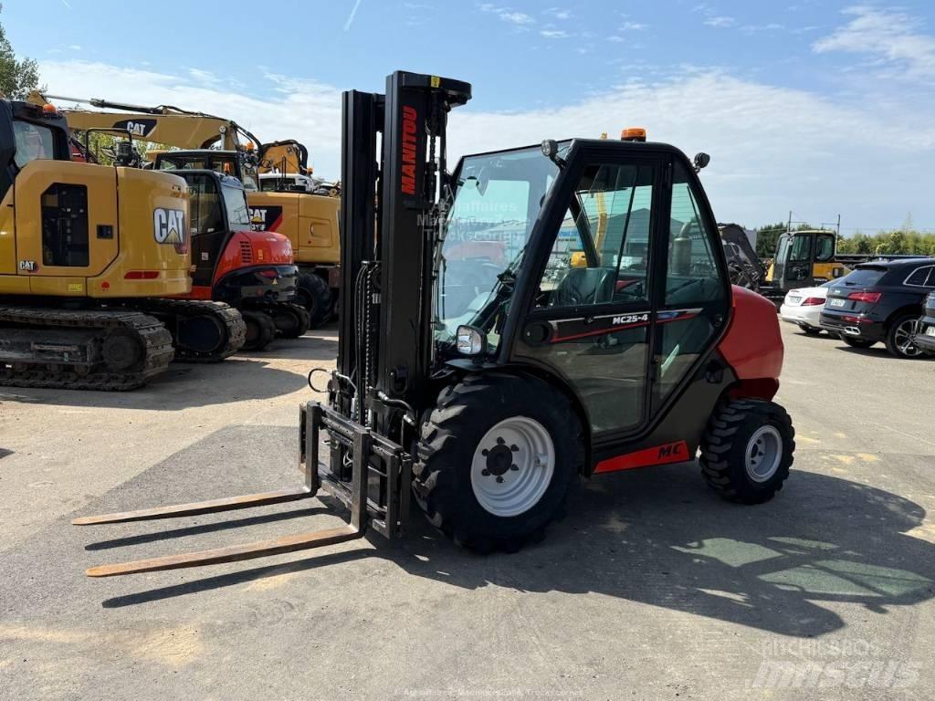 Manitou MC 25 Apvidus autokrāvējs