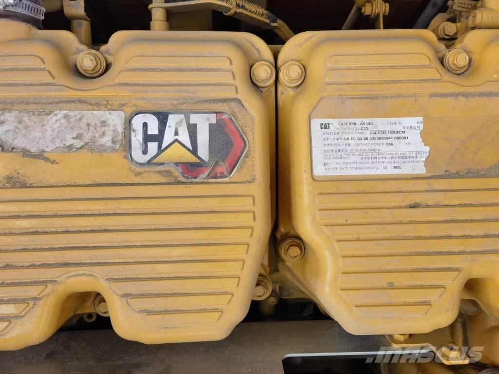 CAT 374 Kāpurķēžu ekskavatori