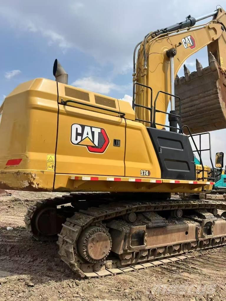 CAT 374 Kāpurķēžu ekskavatori