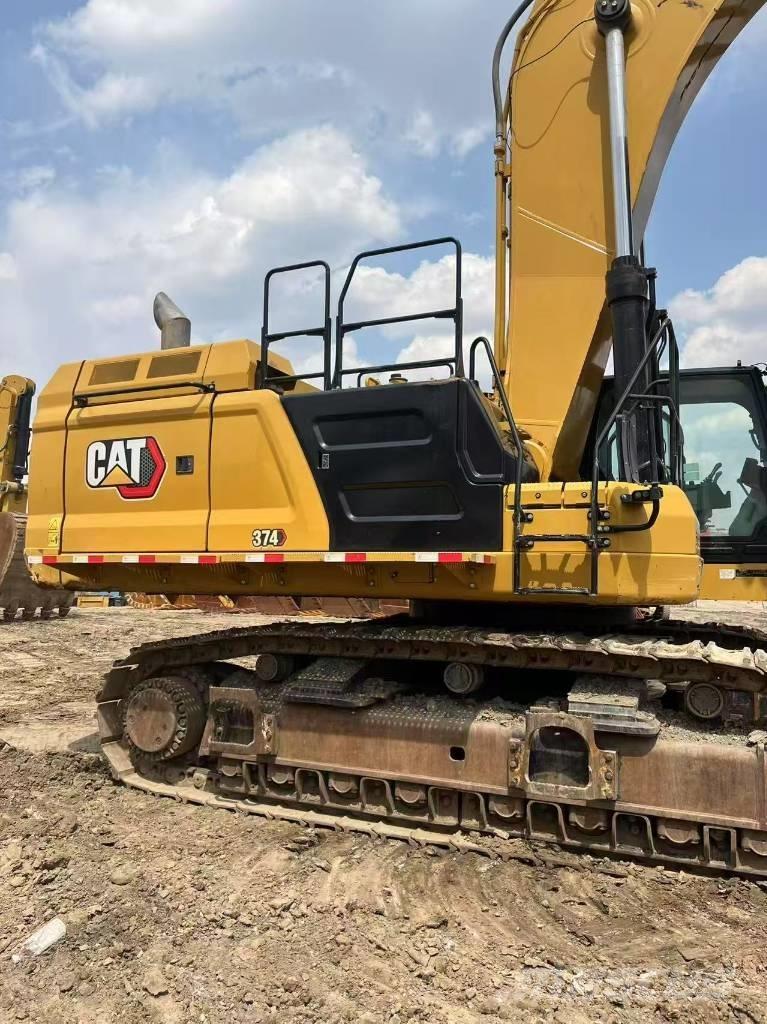 CAT 374 Kāpurķēžu ekskavatori