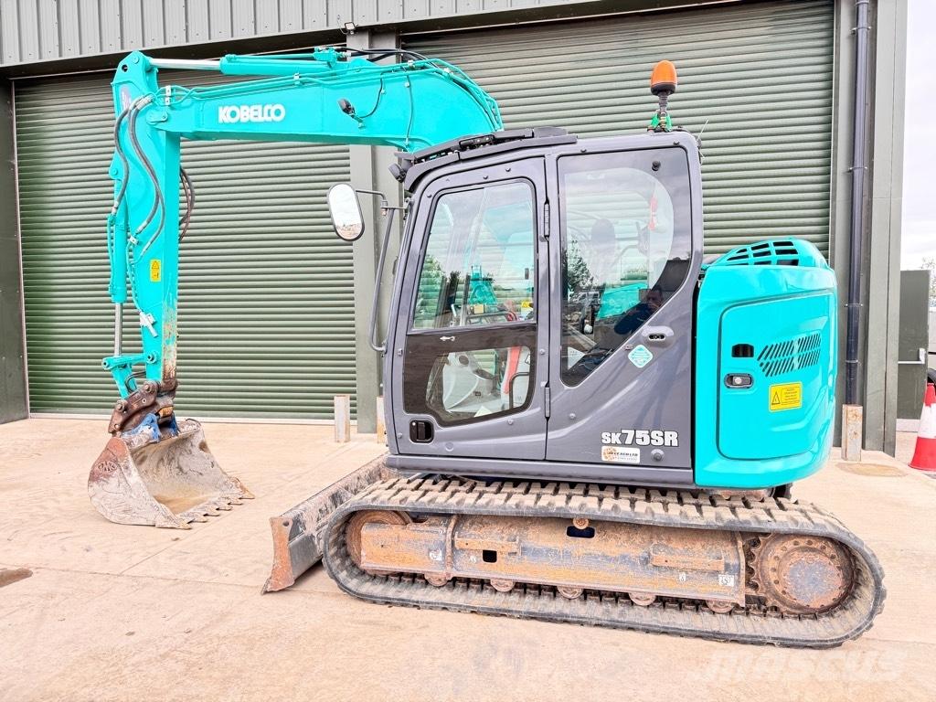 Kobelco SK75SR-7 Vidēja lieluma ekskavatori 7 t - 12 t