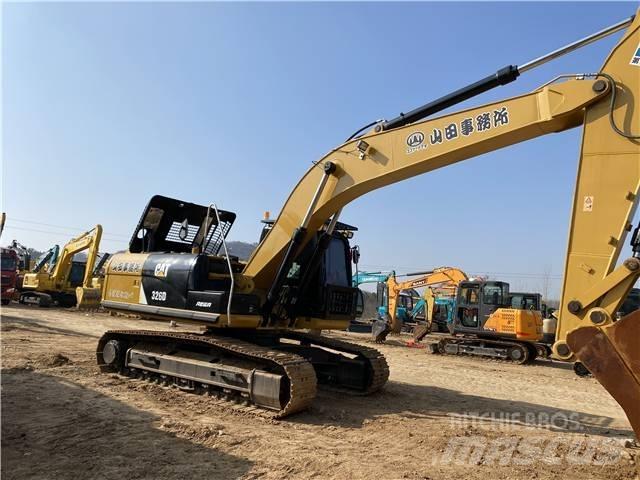 CAT 326D Kāpurķēžu ekskavatori