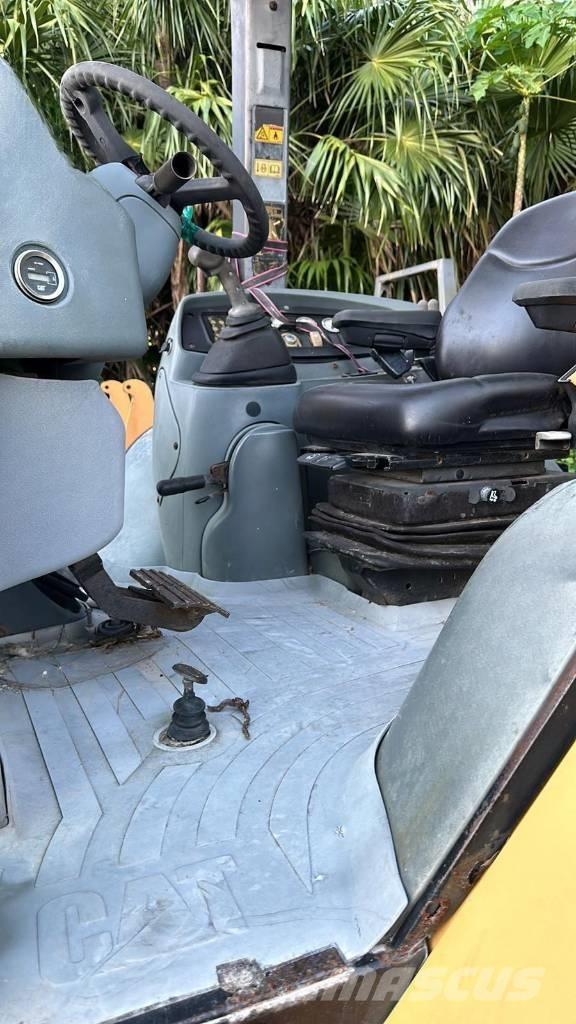 CAT 420 D IT Ekskavatori-iekrāvēji