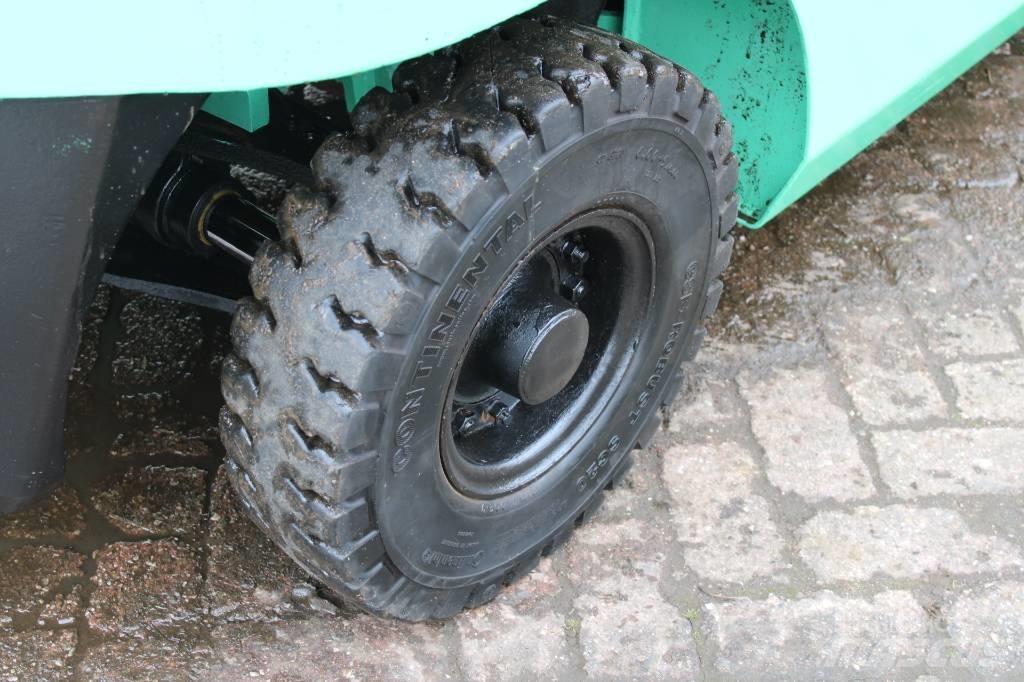 Mitsubishi DFD25NT Tehnika ar dīzeļa dzinēju