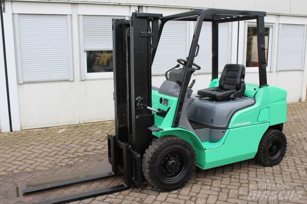 Mitsubishi DFD25NT Tehnika ar dīzeļa dzinēju