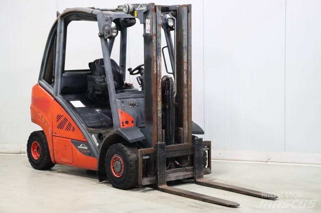 Linde H25D-02 Tehnika ar dīzeļa dzinēju