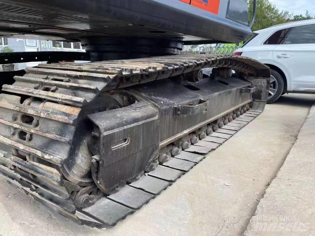Hitachi ZX200 Kāpurķēžu ekskavatori
