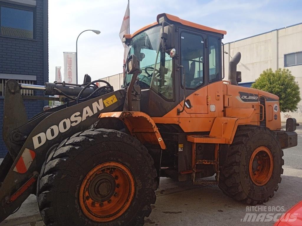 Doosan Dl250-5 Iekrāvēji uz riteņiem