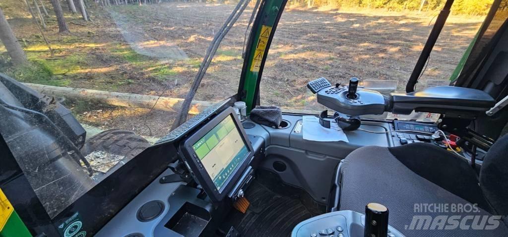John Deere 1270 G Harvesteri