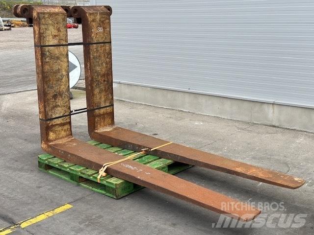 CAT 25-30 ton /988 Dakšas