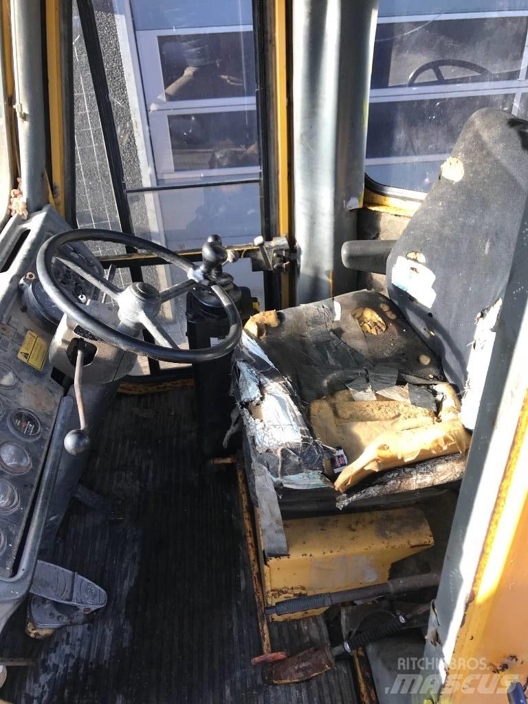 Hanomag 44D Iekrāvēji uz riteņiem