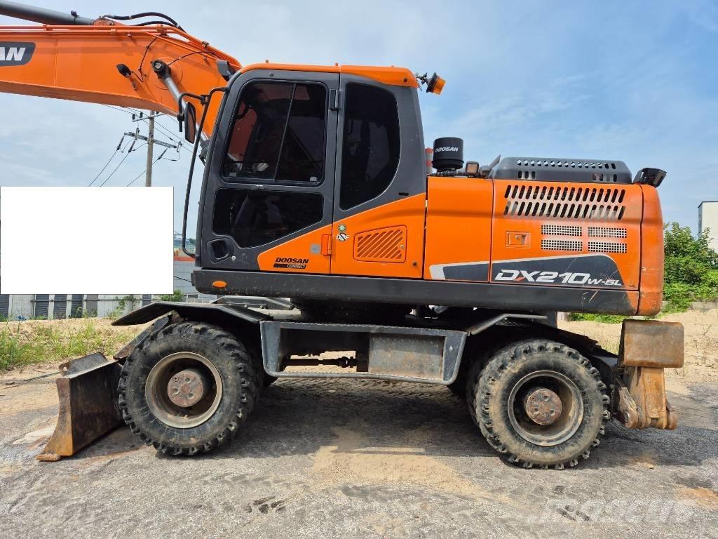 Doosan DX 210 W Ekskavatori uz riteņiem