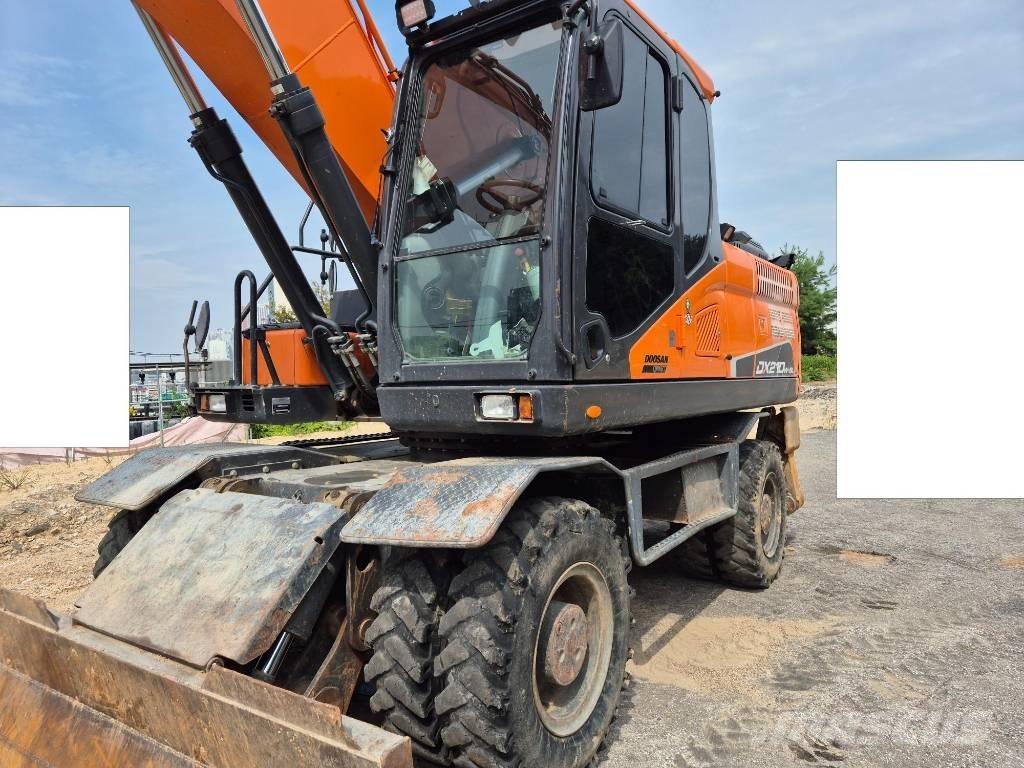 Doosan DX 210 W Ekskavatori uz riteņiem