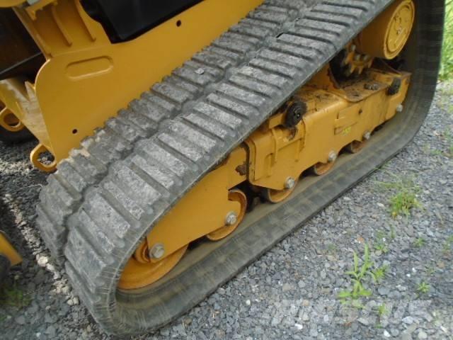 CAT 239 D Lietoti riteņu kompaktiekrāvēji
