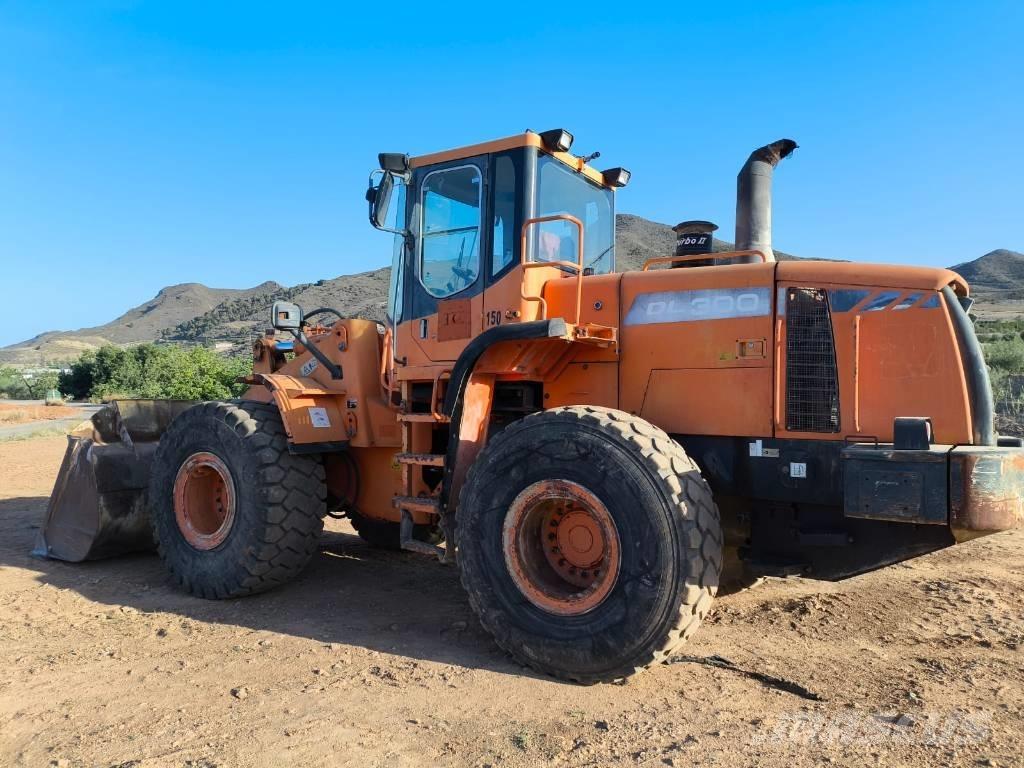 Doosan DL 300 Iekrāvēji uz riteņiem