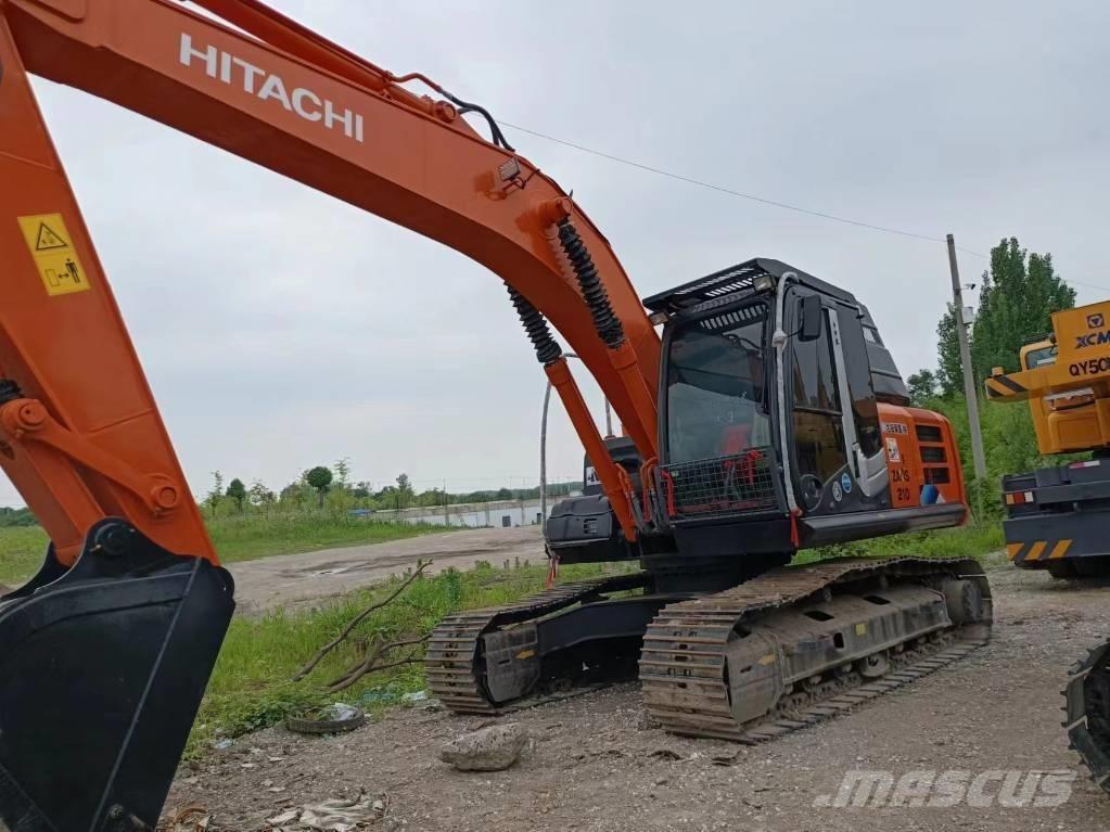 Hitachi ZX210 Kāpurķēžu ekskavatori