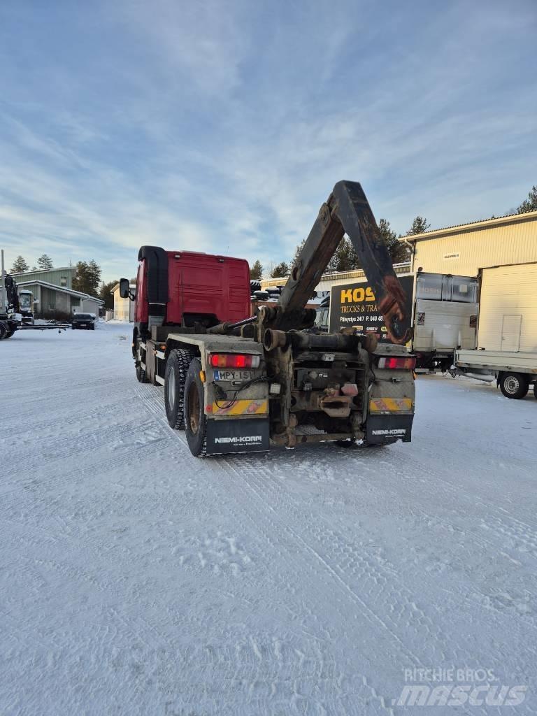 Volvo fm12 Treileri ar āķi