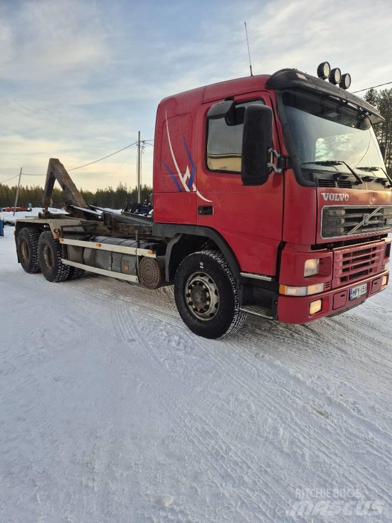 Volvo fm12 Treileri ar āķi