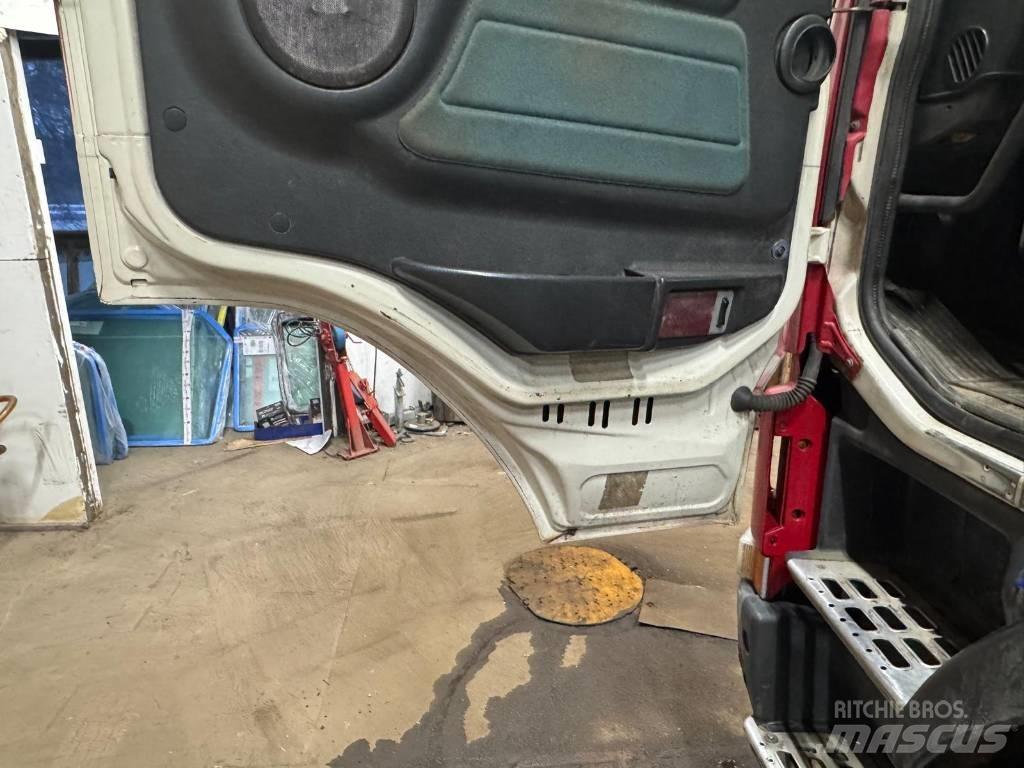 Volvo fm12 Treileri ar āķi