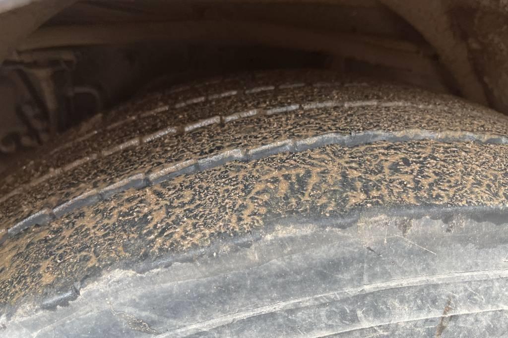Scania P 310 Ielu tīrīšanas mašīnas