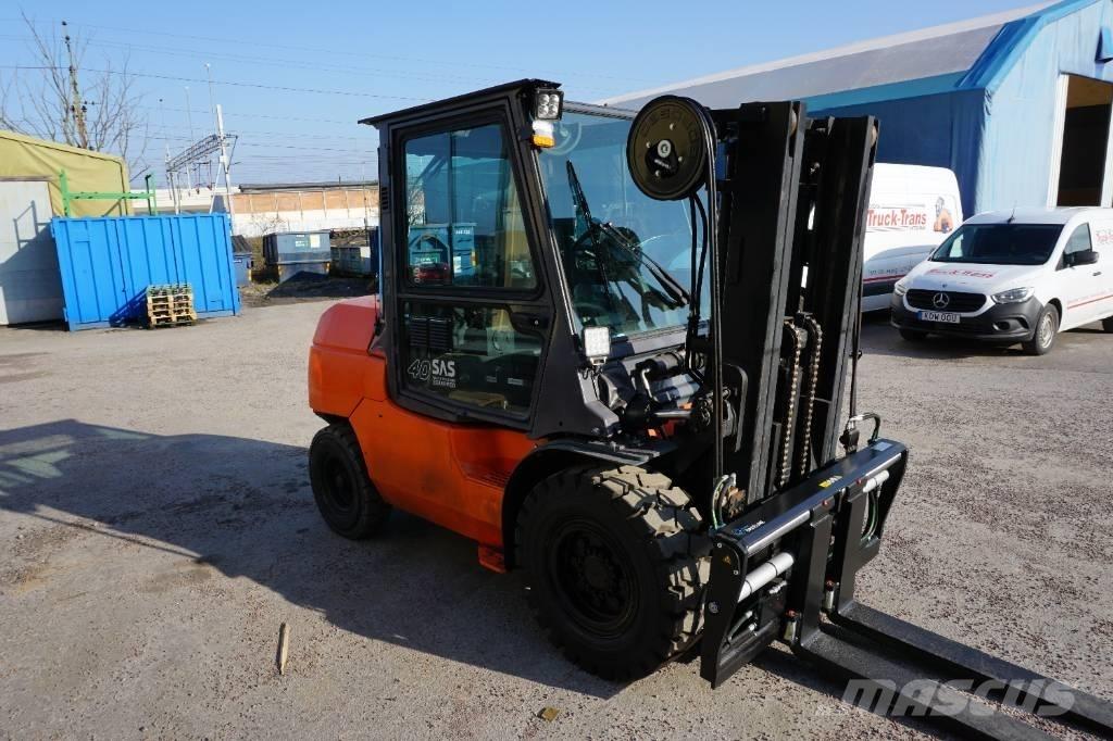 Toyota 42-7FD40 Tehnika ar dīzeļa dzinēju