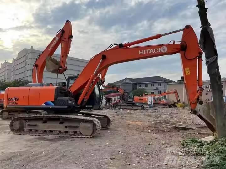 Hitachi ZX 250 Kāpurķēžu ekskavatori