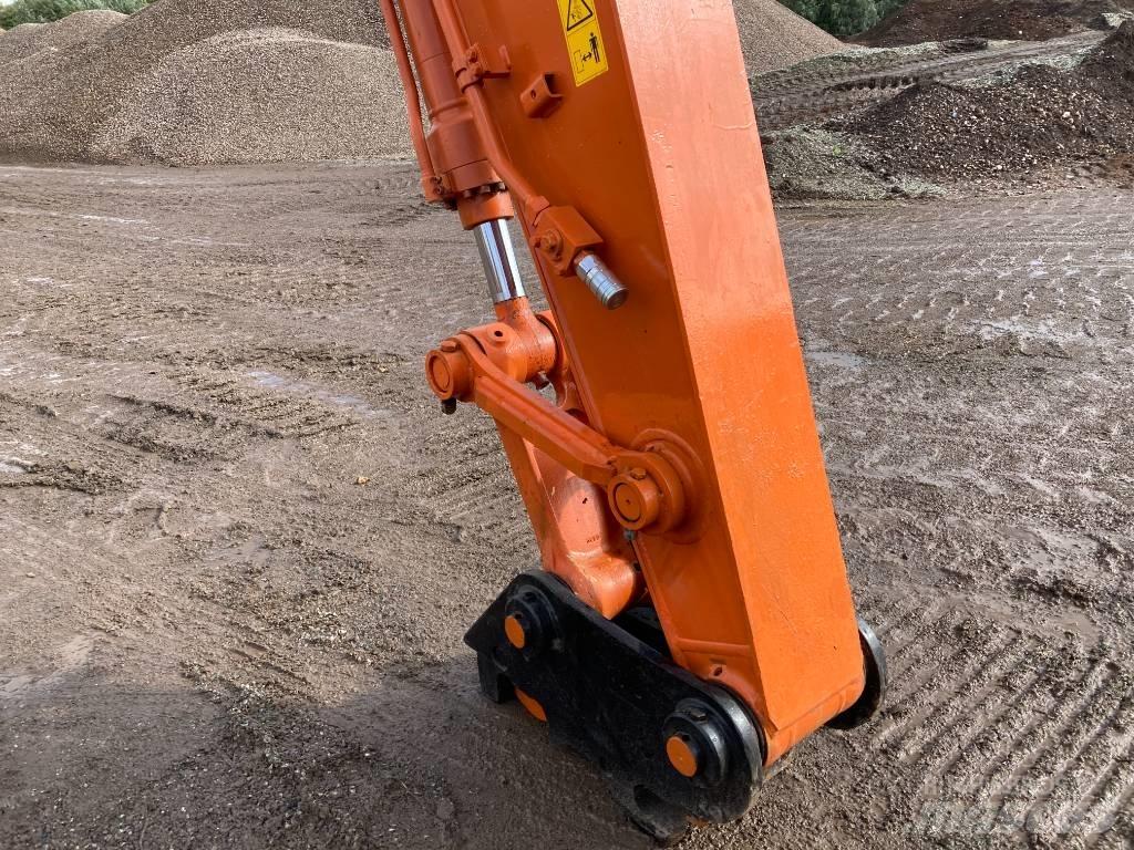 Hitachi ZX225USLC-6 Kāpurķēžu ekskavatori