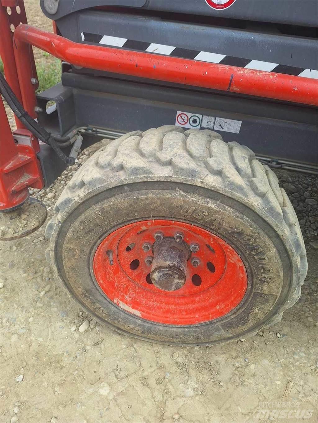 SkyJack 8841RT Šķerveida pacēlāji