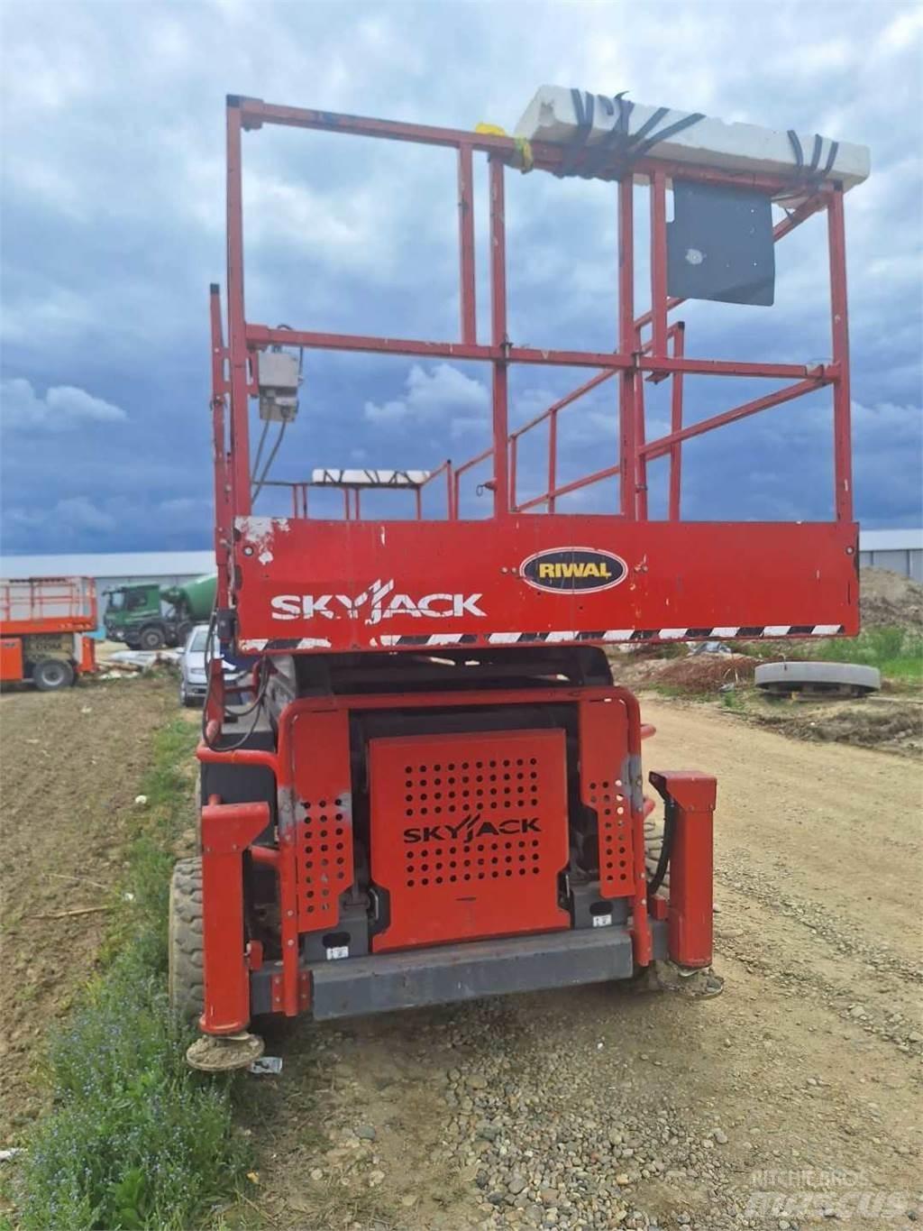 SkyJack 8841RT Šķerveida pacēlāji