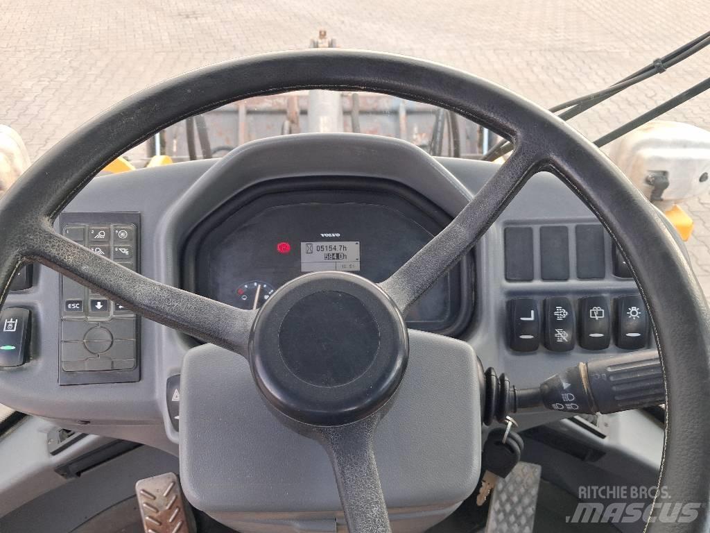 Volvo L 30 G Iekrāvēji uz riteņiem